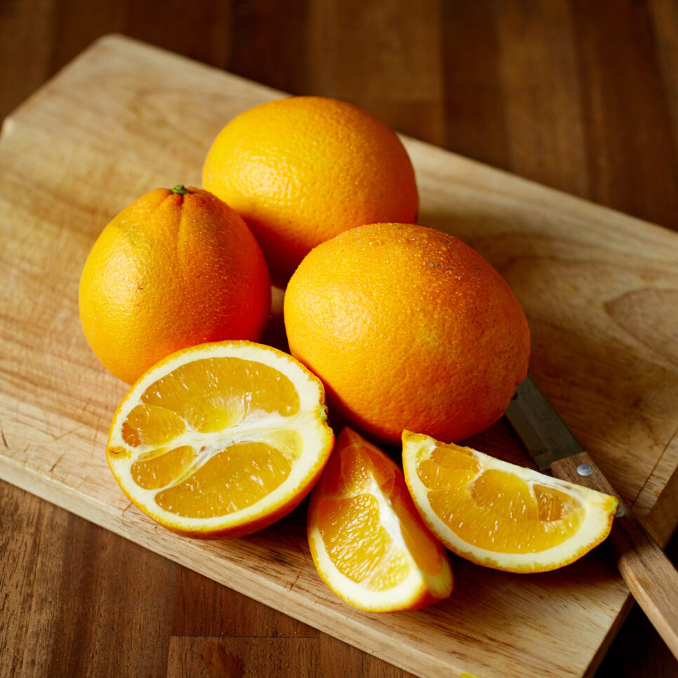 Soczyste i słodkie małe pomarańcze ekologiczne z Sycylii