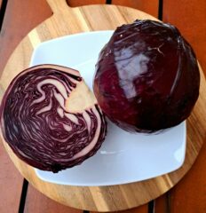 Ekologiczna chrupiąca kapusta czerwona